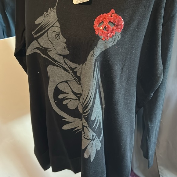 Black Long Sleeve Shirt with Evil Queen Design - Picture 2 of 3